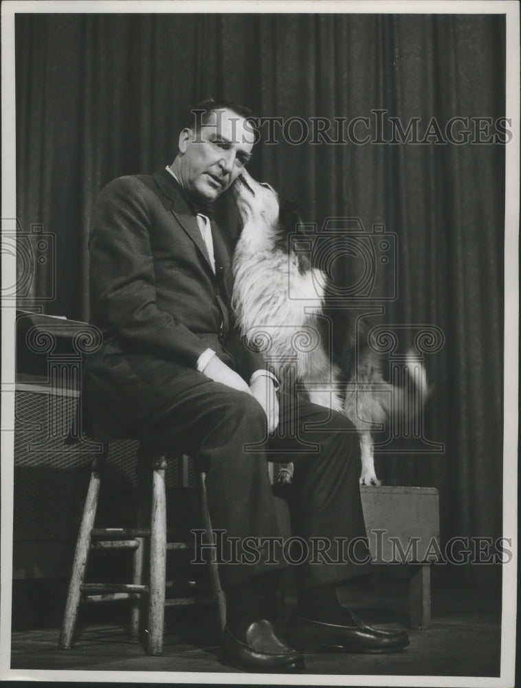 1961 Press Photo Garry Moore, actor, with dog-Historic Images