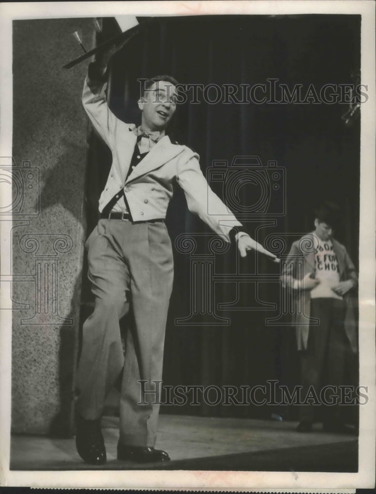 1953 Press Photo Garry Moore on &quot;Garry Moore Show&quot; - Historic Images