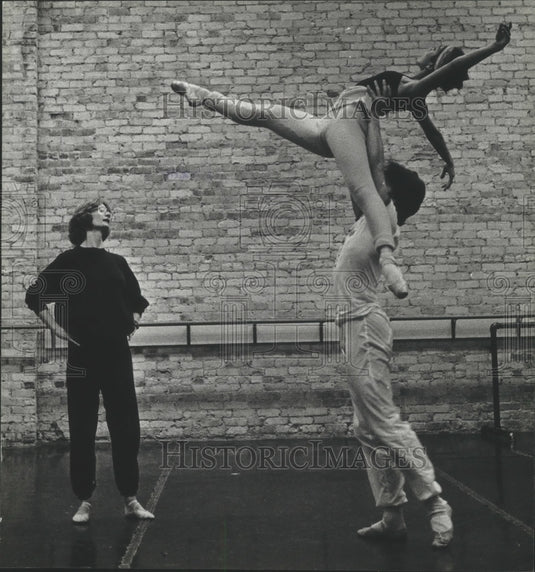 1983 Press Photo Helen Douglas and dancers at Milwaukee Ballet Company-Historic Images