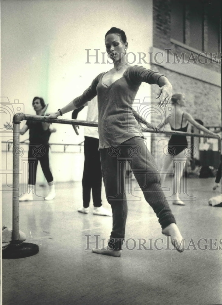 1986, Tamara Hadley guest stars for The Milwaukee Ballet Company - Historic Images