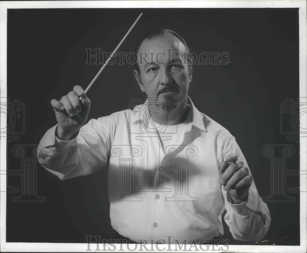 1970, Edward Mumm, conductor - Historic Images