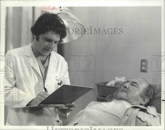 1975 Press Photo Actor Tony Musante and other - Historic Images