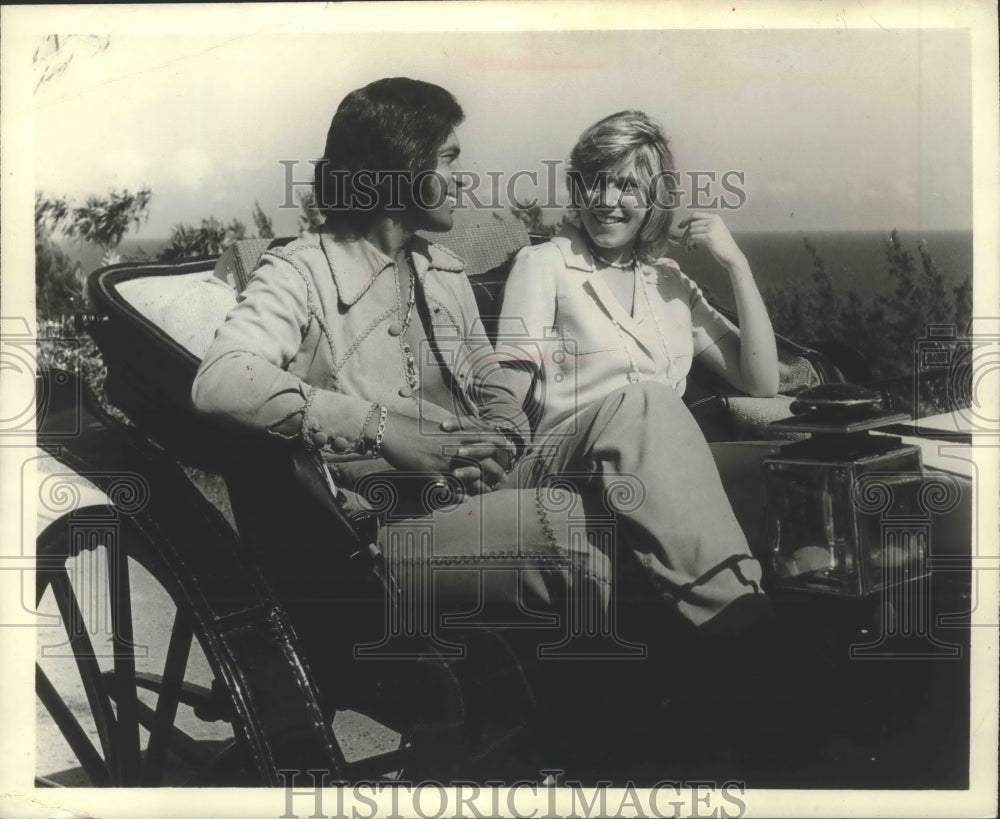 1974, Anne Murray And Engelbert Humperdinck Sing From Bermuda - Historic Images