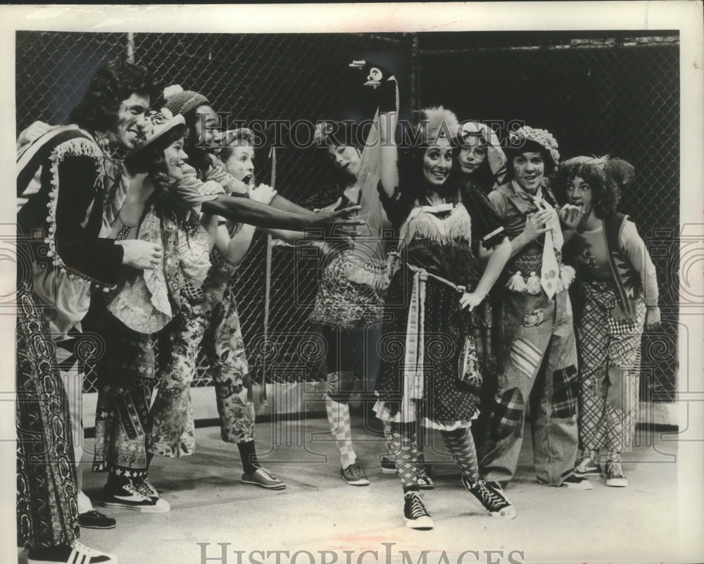 1973 Press Photo Susan Morse Sings In Scene From Touring Company Of &#39;Godspell&#39; - Historic Images