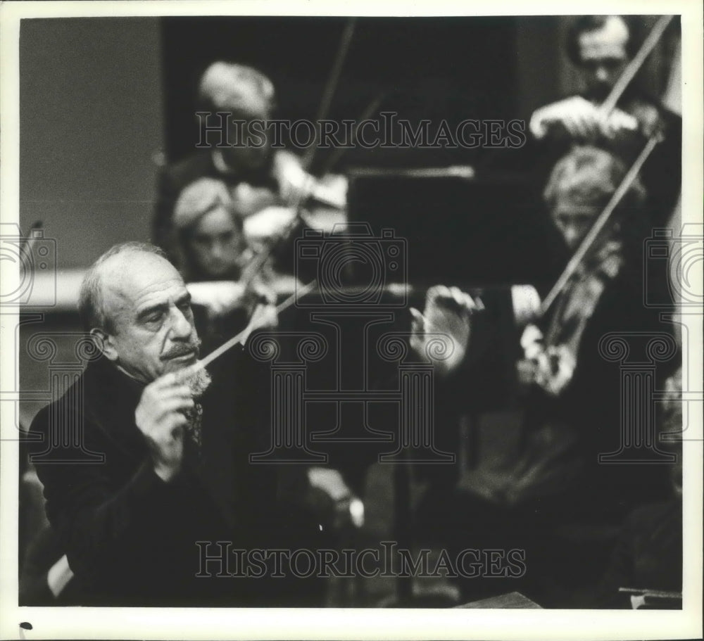 1982 Press Photo Mitch Miller, conductor, in a Milwaukee, WI appearance. - Historic Images