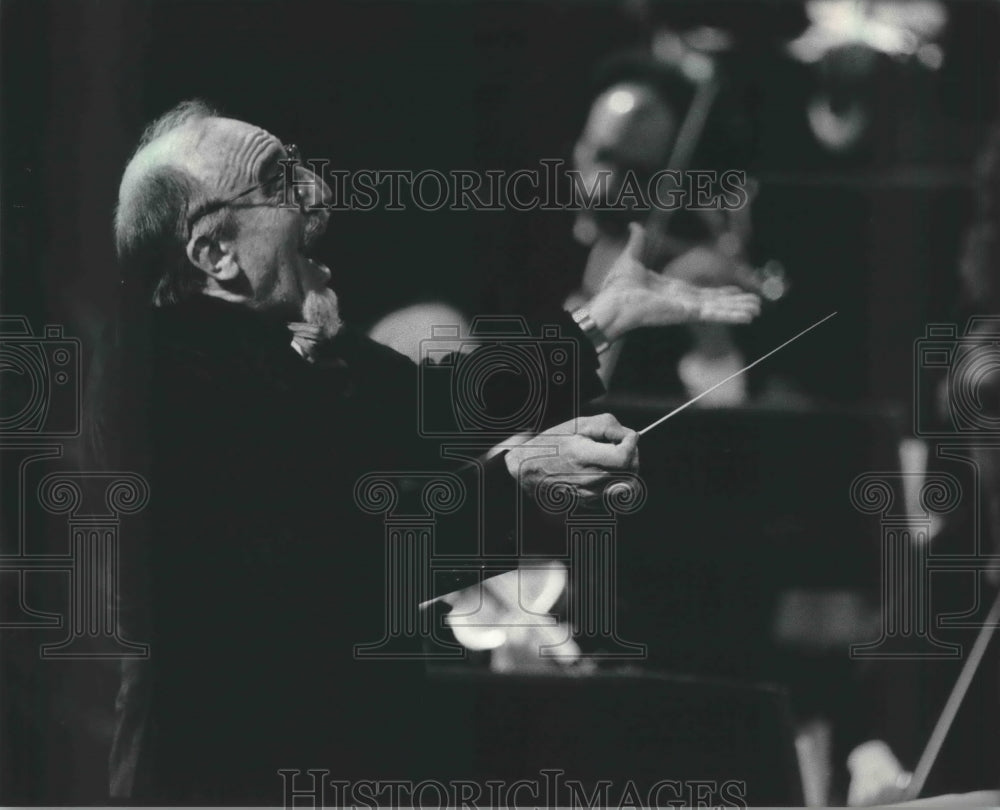 1983 Press Photo Mitch Miller, conductor, in a Milwaukee, WI appearance. - Historic Images