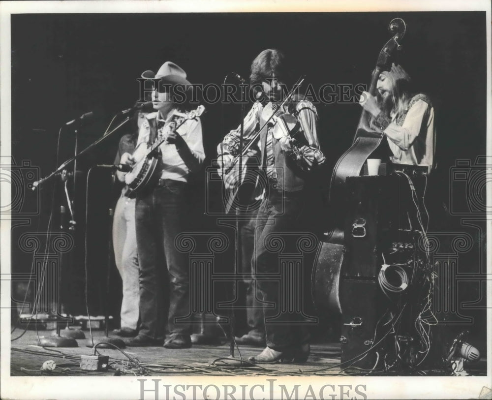 1974 Press Photo The Monroe Doctrine Band joins the Milwaukee Symphony Orchestra-Historic Images