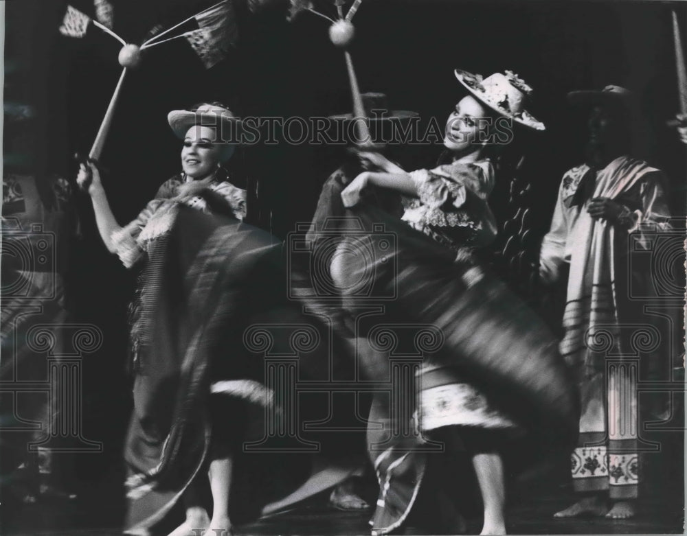 1974, National Dance Company of Mexico performs &quot;Fiesta Folklorico&quot; - Historic Images
