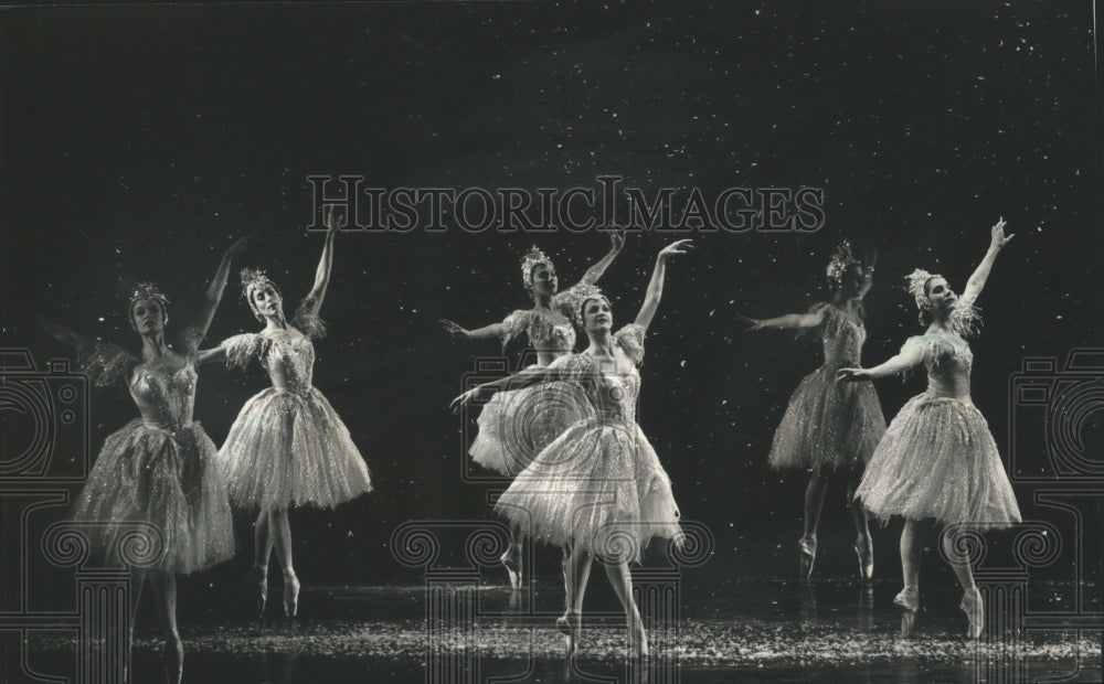 1989 Press Photo Milwaukee Ballet dancers in &quot;The Nutcracker&quot; - mjp25781-Historic Images