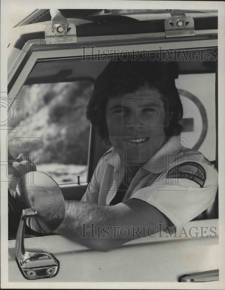 1976 Press Photo James Houghton, fire chief in &quot;Code R,&quot; fire and ocean rescue - Historic Images