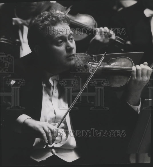 1959, Sidney Harta, concert master & violinist with Chicago Symphony. - Historic Images