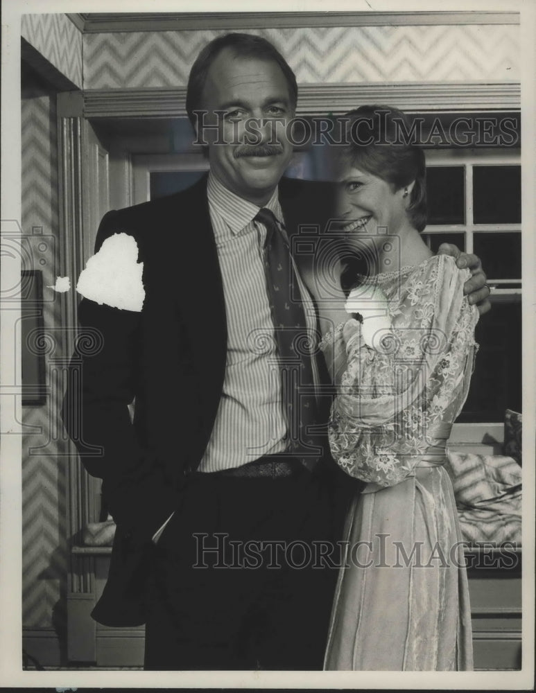 1985 Press Photo Howard Hesseman & Bonnie Franklin in "One Day at a Time" on CBS - Historic Images