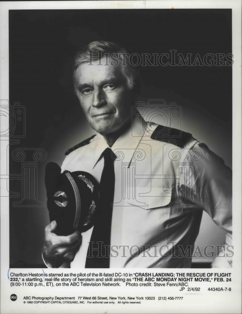 1992 Press Photo Charlton Heston in &quot;CRASH LANDING: THE RESCUE FLIGHT OF 232&quot; - Historic Images