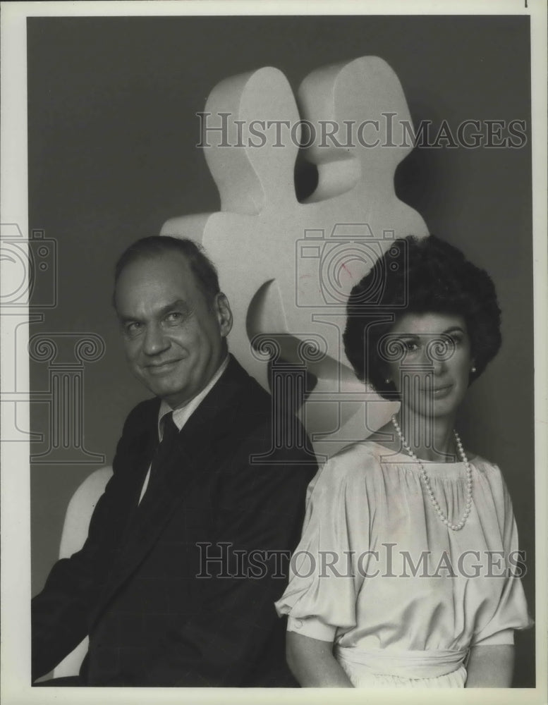 1978 Press Photo Edwin Newman and Betty Rollin host The American Family, on NBC. - Historic Images