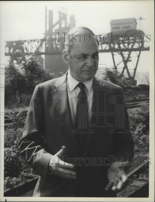 1983 Press Photo Edwin Newman hosts Marvelous Machines, Expendable People.-Historic Images