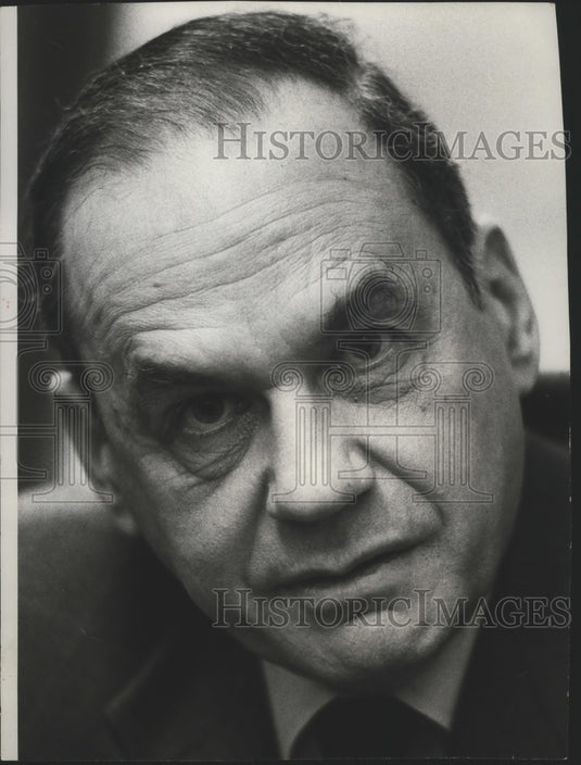1976, NBC anchor Edwin Newman as interviewed in New York. - mjp26371 - Historic Images