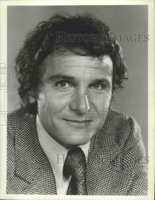 1975 Press Photo Michael Pataki in "Paul Sand in Friends and Lovers" - Historic Images