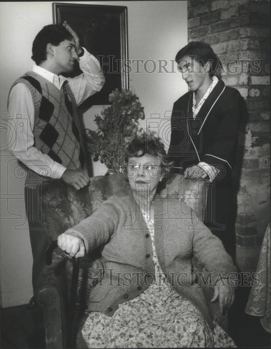 1994, Milwaukee Chamber Theater members in "Lost in Yonkers" - Historic Images