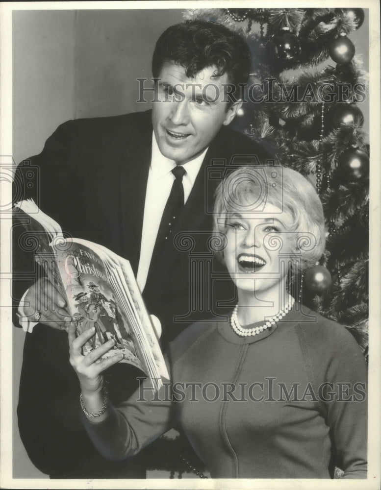 1961 Press Photo John Raitt &amp; Jane Morgan rehearse for &quot;Trip to Christmas&quot; show - Historic Images
