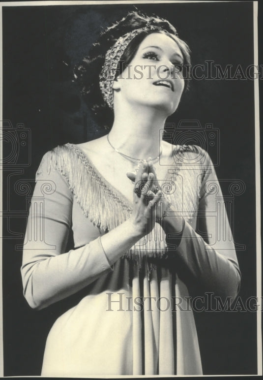 1976, Linda Healy In Opera Competition At Civic Opera House, Chicago - Historic Images