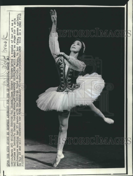 1962 Dame Margot Fonteyn, dancing, London's Covent Garden - Historic Images