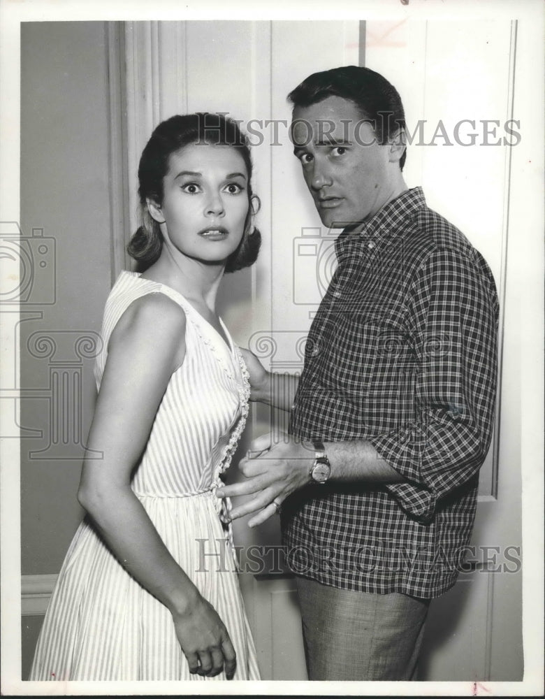 1962, &quot;Kraft Mystery Theater&quot; co-stars Dianne Foster &amp; Robert Vaughn - Historic Images