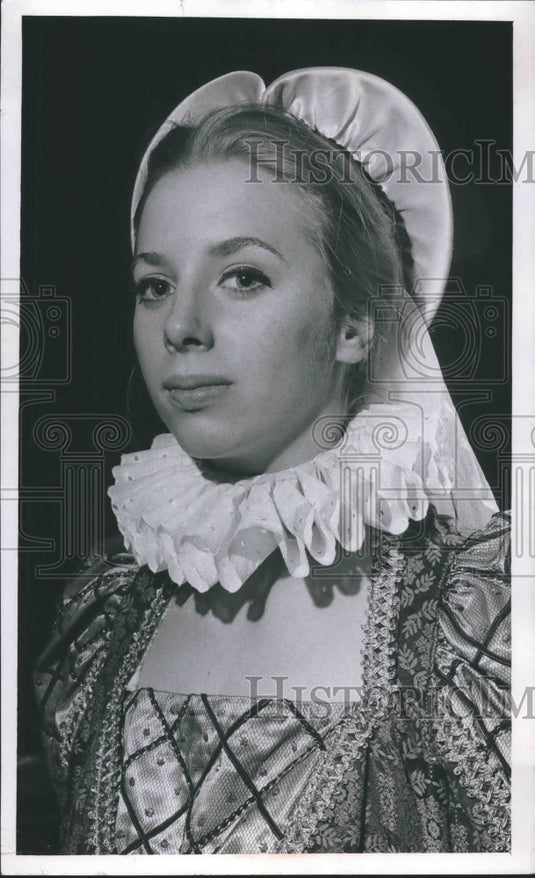 1968, Penelope Reed, Her fate - the ax - Historic Images