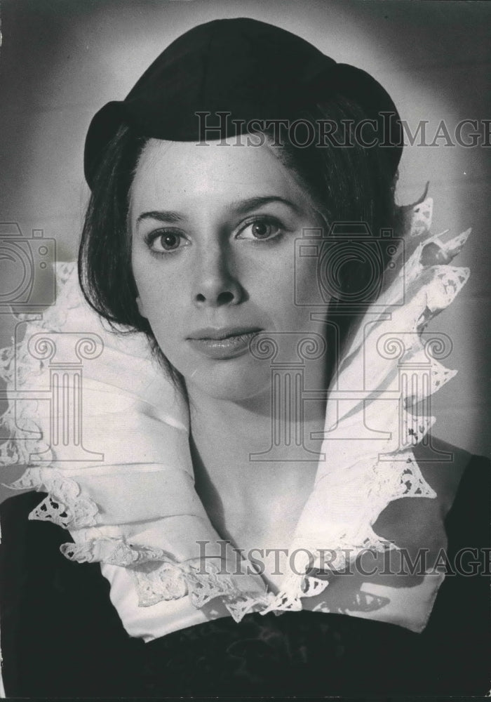 1968, Penelope Reed Stars In &#39;Mary Stuart&#39; At The Repertory - Historic Images