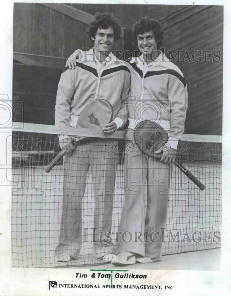 1977 Press Photo Tim And Tom Gulliksons On The Tennis Court - mjp26817 - Historic Images