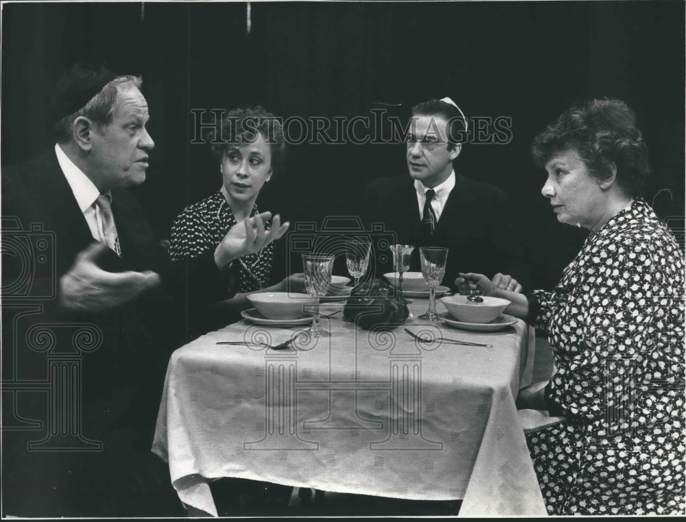 1989 Press Photo Milwaukee Chamber Theater Members In Scene From &#39;The Immigrant&#39; - Historic Images