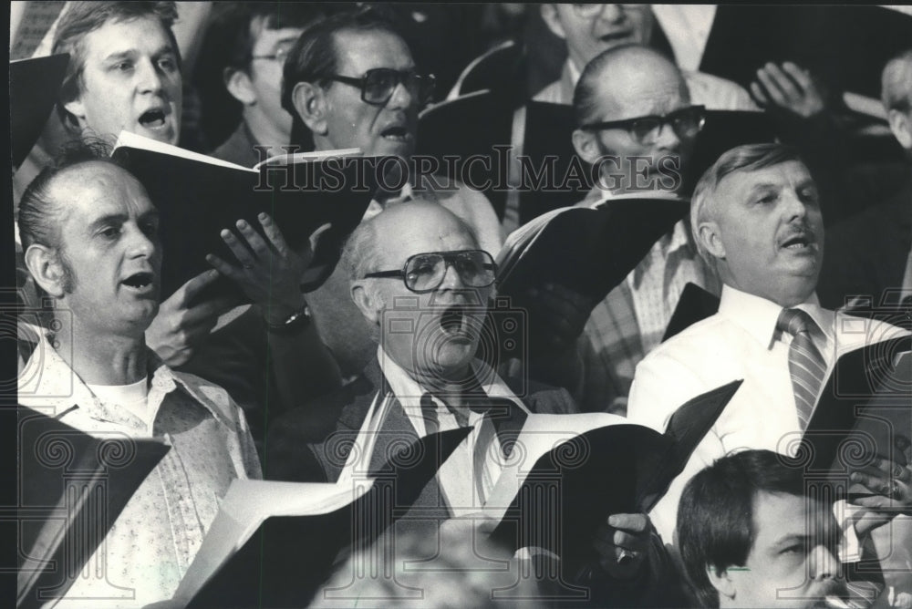 1983 Press Photo Milwaukee Liedertafel Members Rehearse For Jubilee Concert- Historic Images