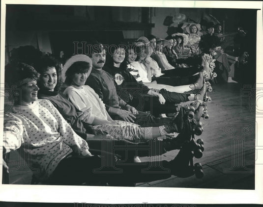 1987 Press Photo Milwaukee Players Members Get Ready To Roll In 'Music Hall'-Historic Images