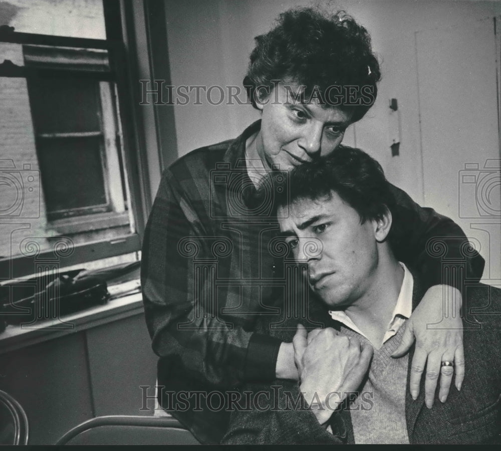 1986 Press Photo Ruth Schudson and Matthew Loney rehearse a scene from &quot;Ghosts.&quot;-Historic Images