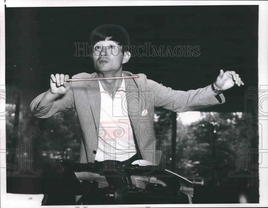 1964 Press Photo Seizi Ozawa, musical director and conductor of Ravinia Festival - Historic Images