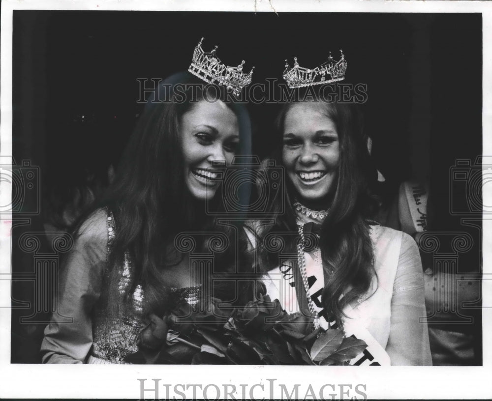1972, Miss Wisconsin, Terry Anne Meeuwsen, with New Miss Appleton - Historic Images