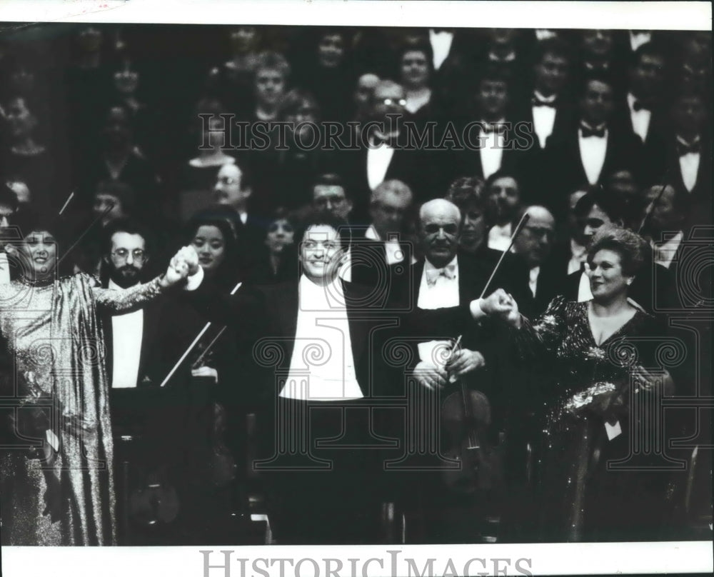 1987 Press Photo Conductor Zubin Mehta with the New York Philharmonic - Historic Images