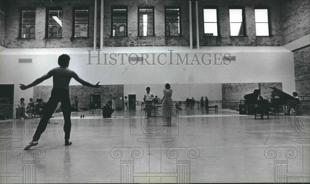 1981 Press Photo Milwaukee Ballet Dancers At Tivoli&#39;s Main Rehearsal Studio - Historic Images