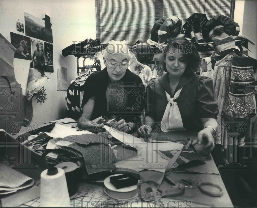 1983, Stanley Simmons And Ann Bruskiewitz Work On A Costume - Historic Images