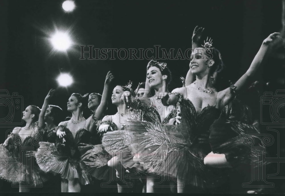 1974 Press Photo Ballerinas in National Ballet's "Sleeping Beauty" in Wisconsin - Historic Images
