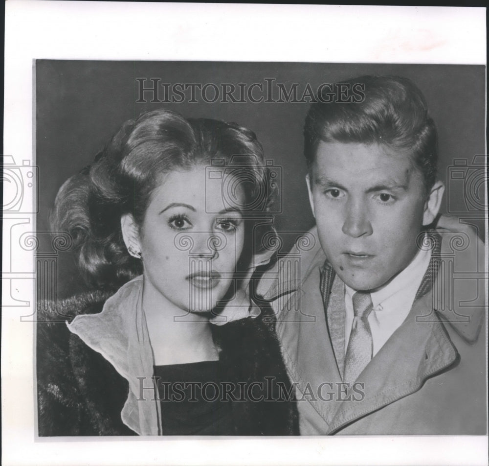 1959 Press Photo Actress Jill St. John & fiancee Lance Reventlow - Historic Images