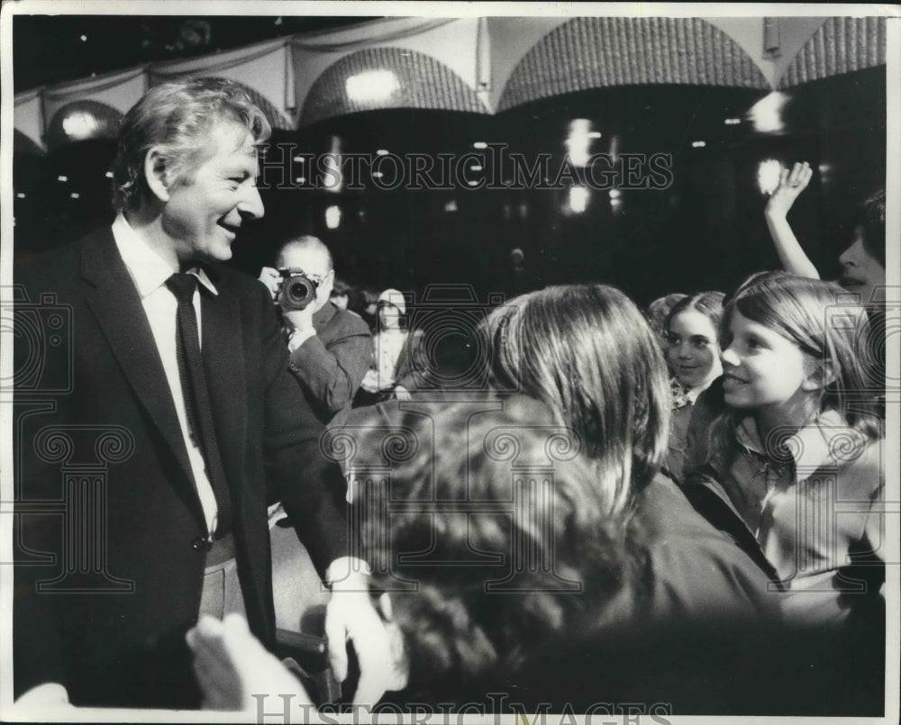 1975, Actor Danny Kaye greets children outside Lincoln Center in NY. - Historic Images