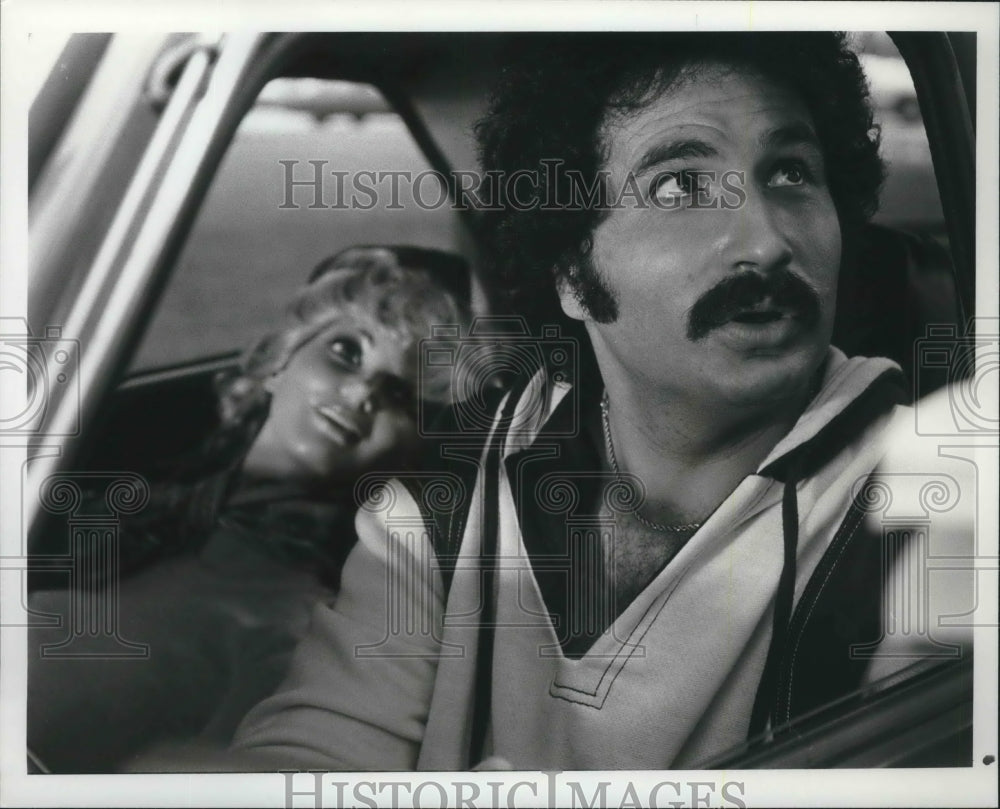 1977 Press Photo Gabe Kaplan stars in "Police Story" drama on NBC-TV - mjp27411-Historic Images