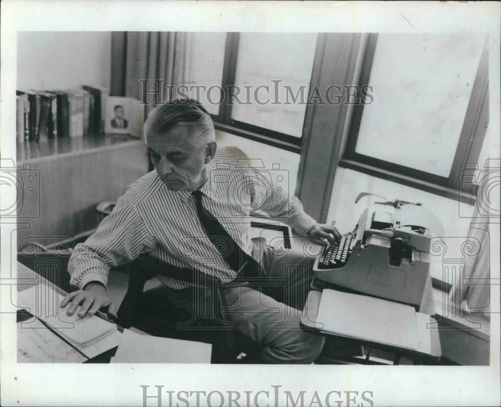 1968, Edward P Morgan moderates "Public Broadcast Laboratory." - Historic Images