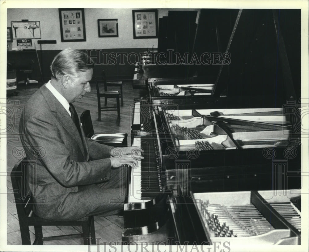 1979 Press Photo Grant Johannesen, American pianist in Steinway &amp; Sons basement. - Historic Images