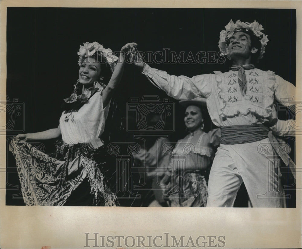 1975 Press Photo National Dance Company of Mexico performed at Alverno College - Historic Images