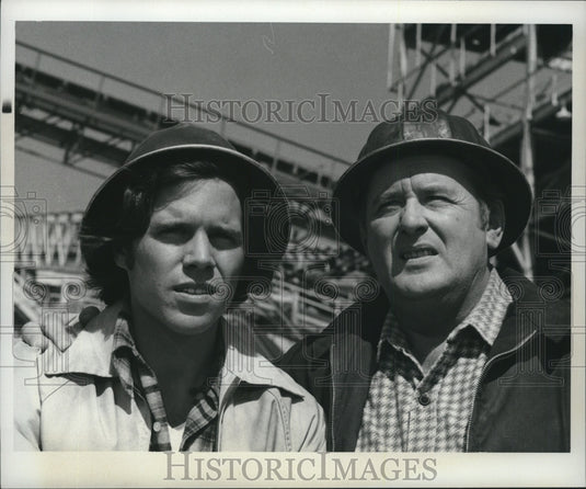 1976 Press Photo Eugene Roche & Grant Goodeve star in "People Like Us" on NBC-TV - Historic Images