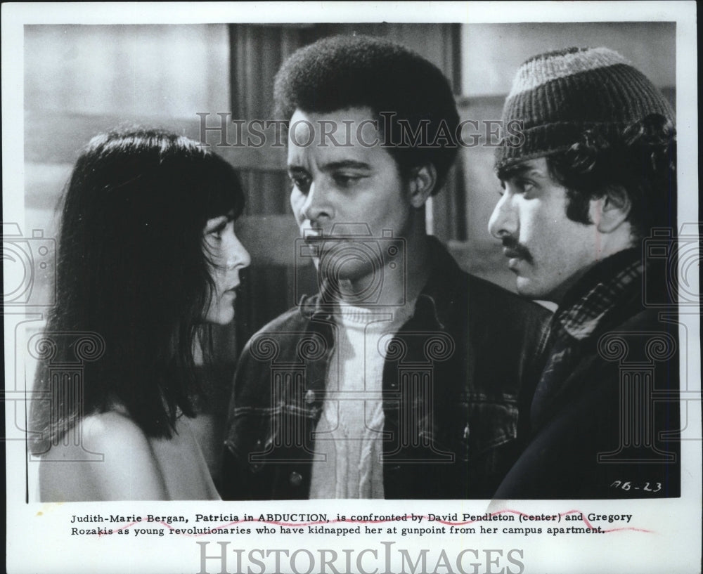Press Photo David Pendleton, other actors in movie scene, Abduction - mjp27638- Historic Images
