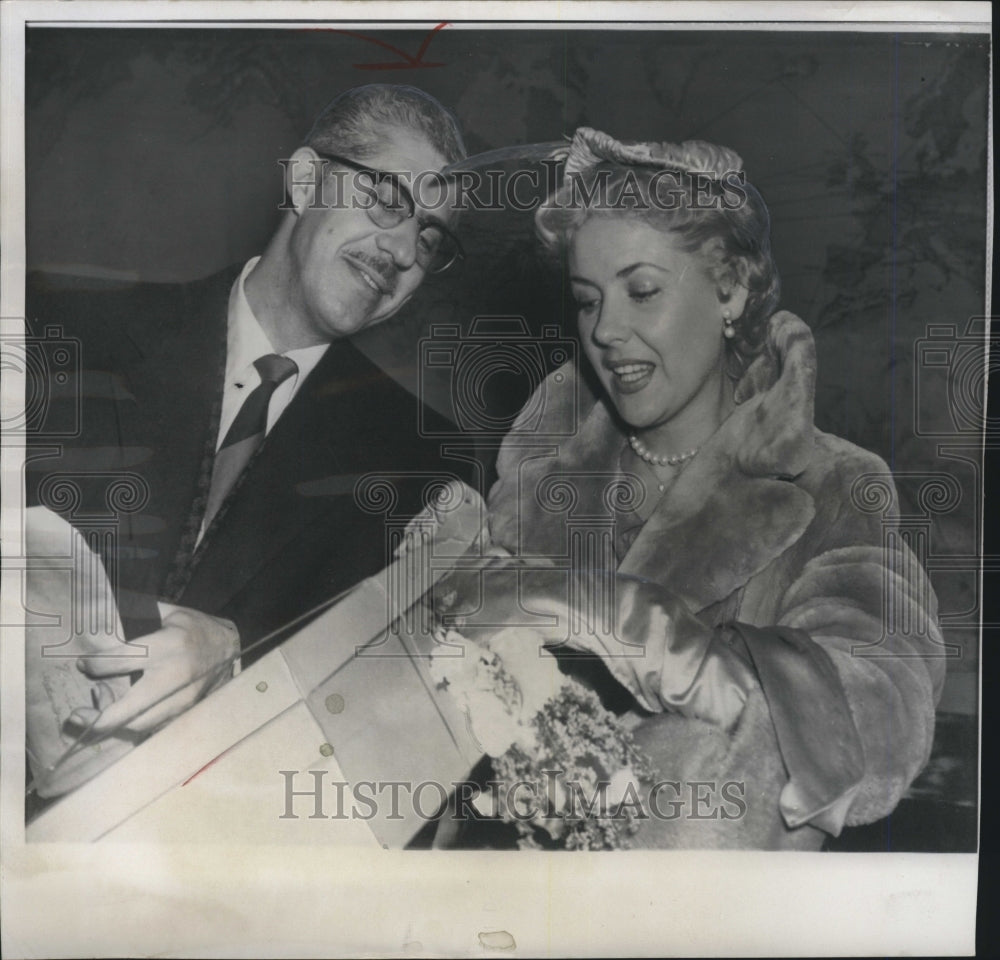 1952, New York-Actress Marie McDonald and Harrison Karl, to rewed. - Historic Images