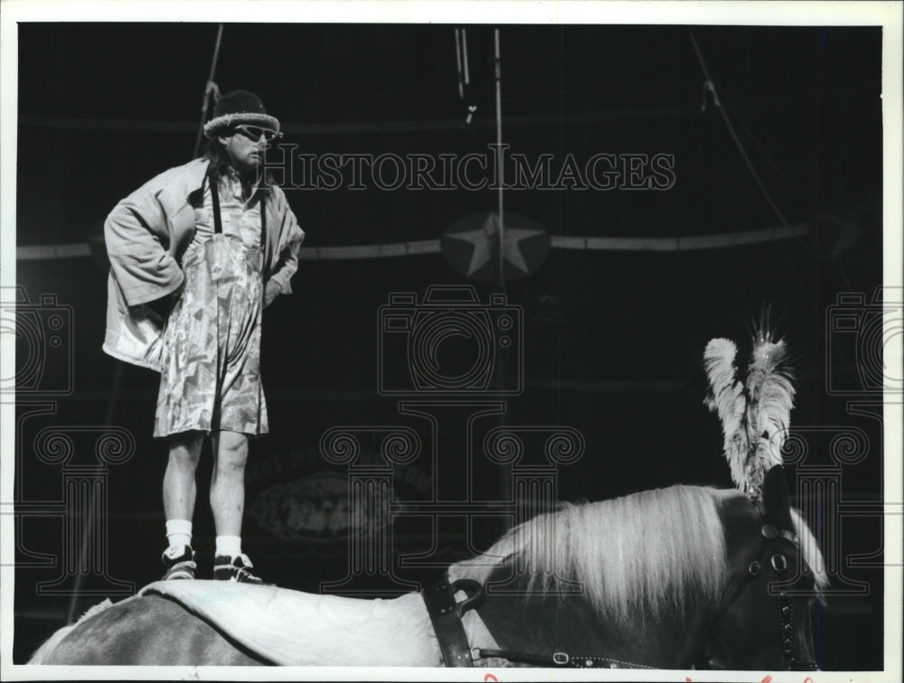 1993 Press Photo Wisconsin-Circus World Baraboo equestrian act, Mark Karoly - Historic Images