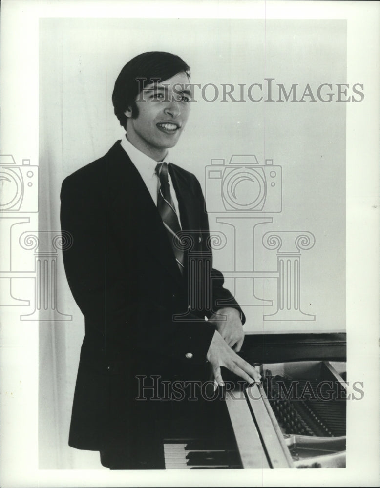 1980, Pianist Murray Perahia - mjp27704 - Historic Images